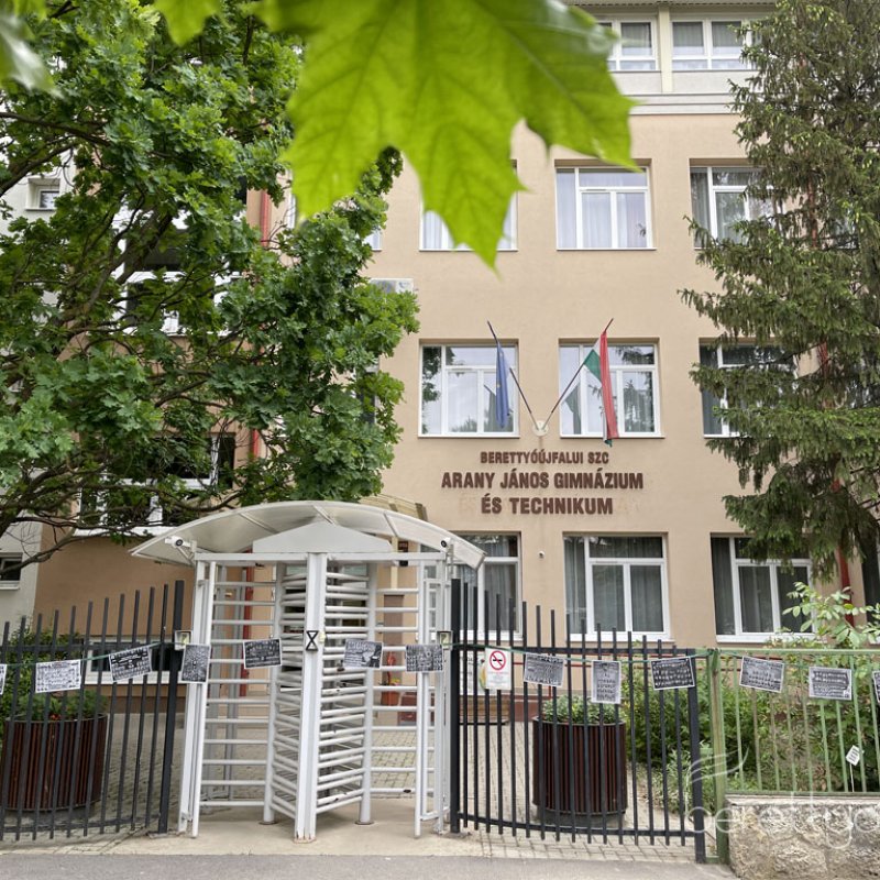 75 éves az Arany János Gimnázium 60